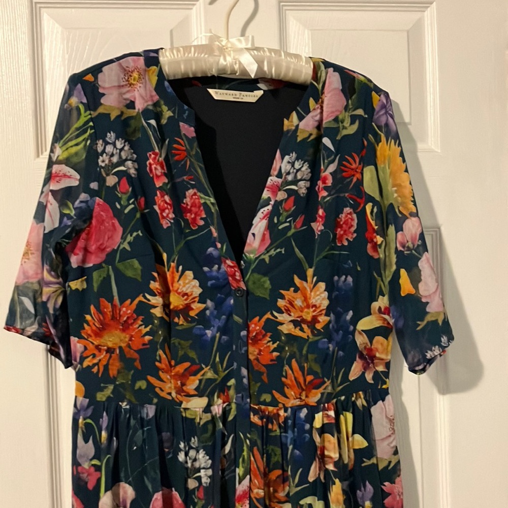 Beautiful, flowing, summer dress! So well made, lined, and never worn!